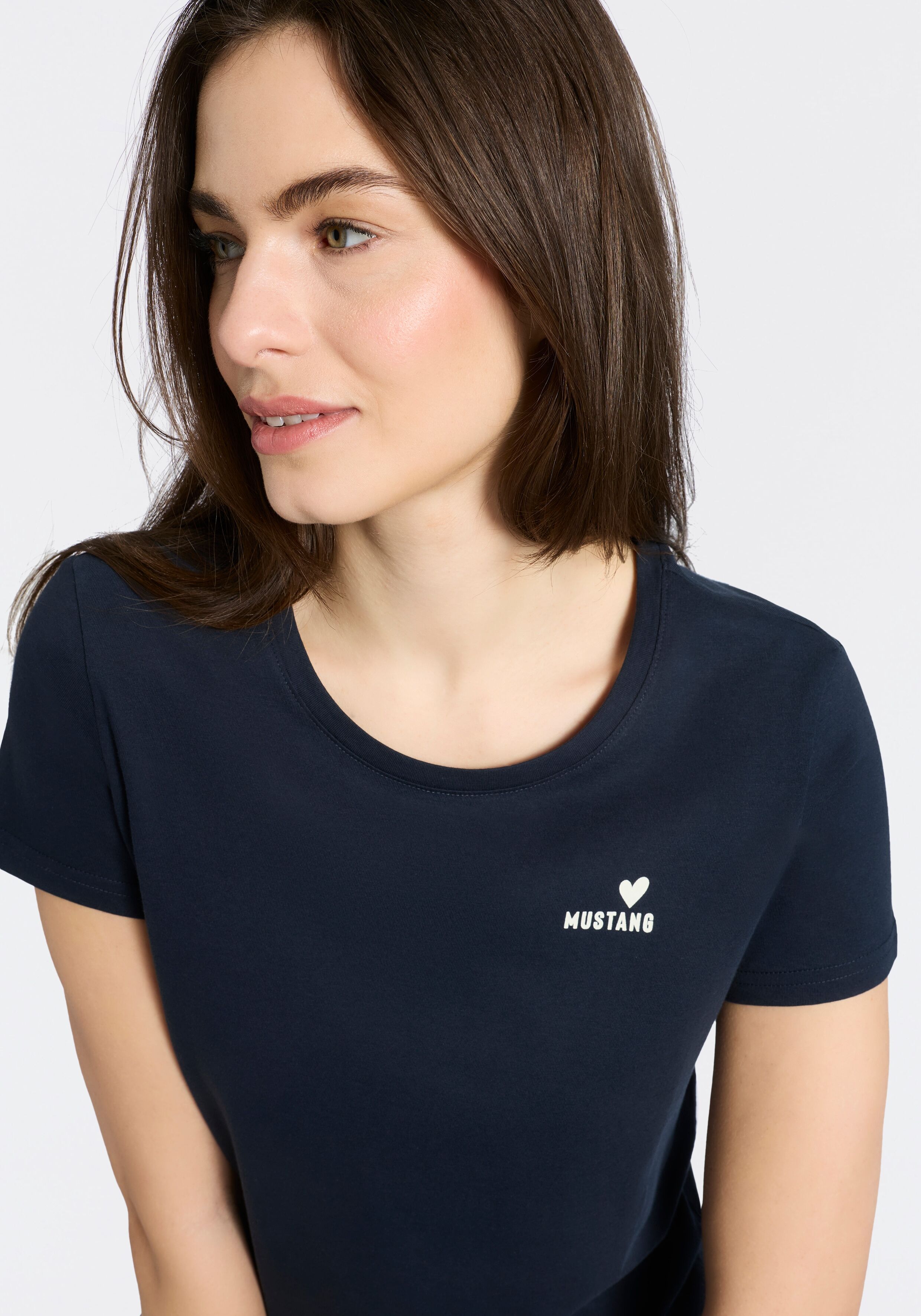 T-Shirt MUSTANG, Damen, Gr. S, blau (schwarz saphire), Jersey, Obermaterial: 100% Baumwolle, normal normal, Rundhals, Shirts T-Shirt, normale Passform, Kurzarm-Design schwarz saphire S