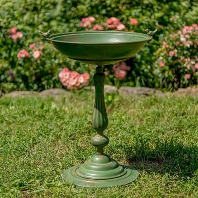 Zaer Ltd Round Pedestal Birdbath with Bird Details