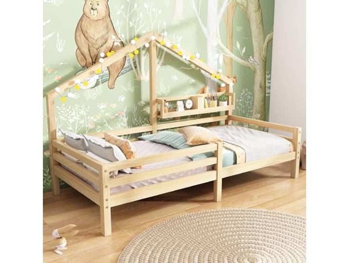 Merax Kinderbett 90x200cm mit Rausfallschutz, Kinder Hausbett mit Ablageregal, Stabiles Holz Baumhausbett mit Lattenrost, Spielbett für Jungen & Mädchen, Natur