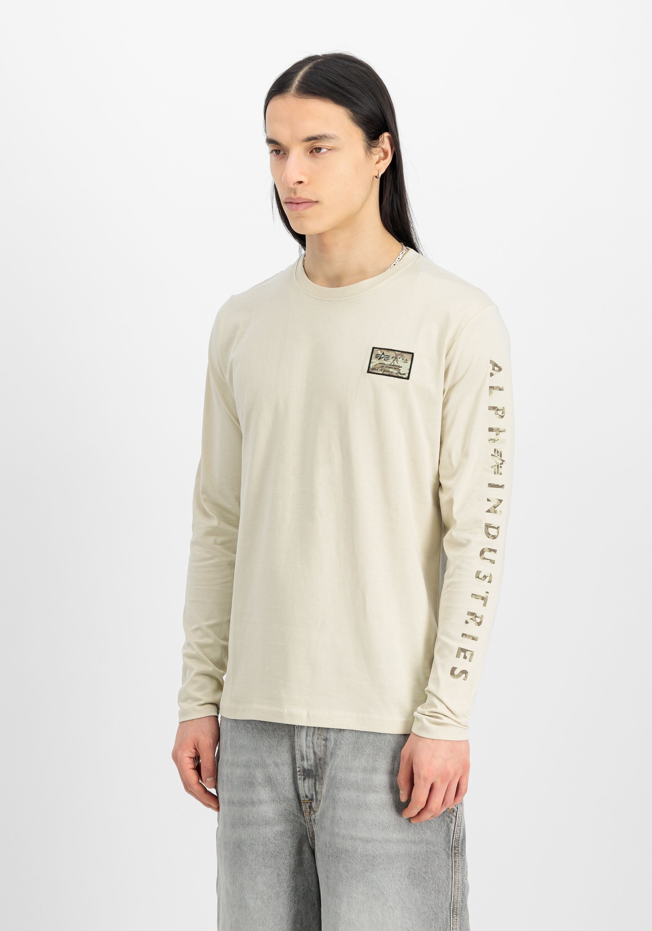 Longsleeve ALPHA INDUSTRIES "Camo Sleeve Longsleeve", Herren, Gr. L, weiss (vintage weiß), Obermaterial: 100% Baumwolle, Shirts Longsleeve vintage weiß L