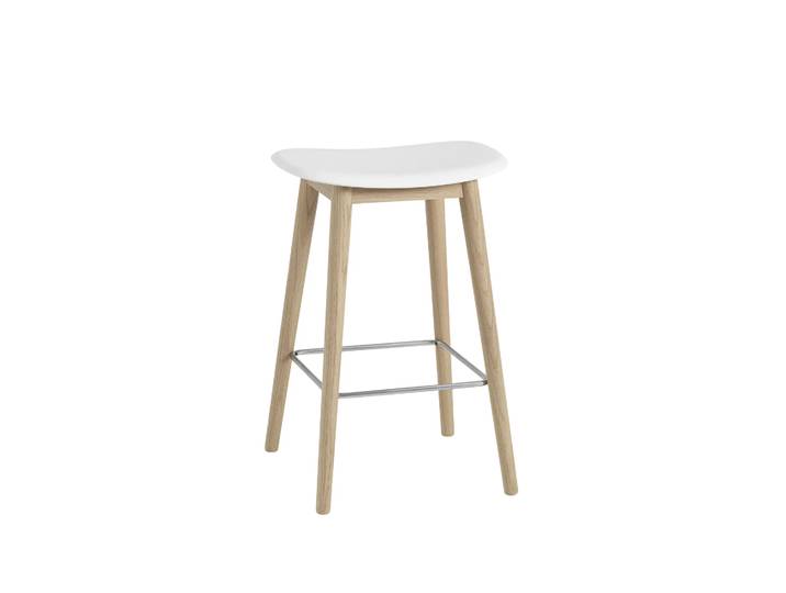 Muuto Tabouret Fiber counter 65 cm white, pieds en chêne