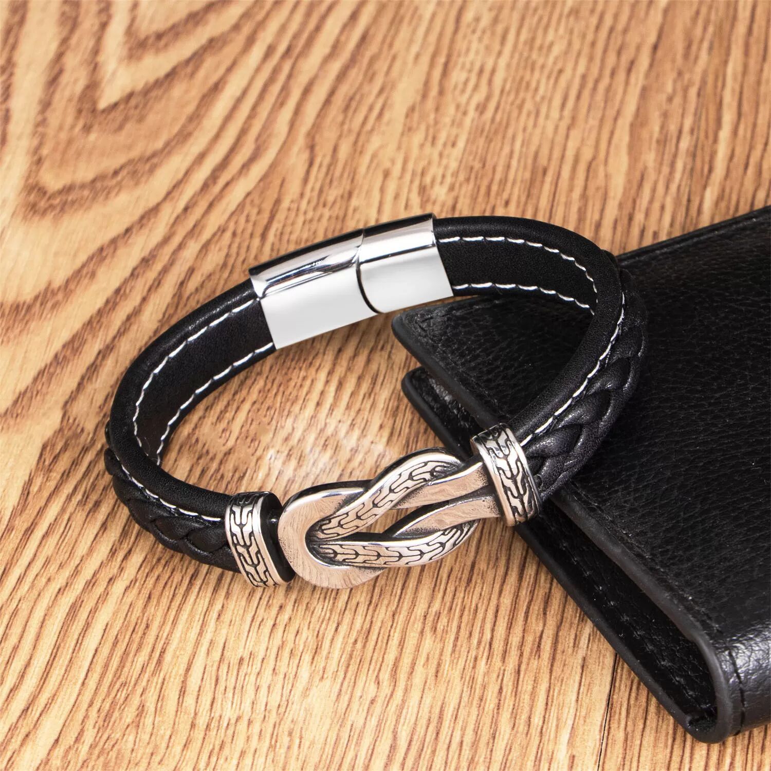 INF Schwarzes geflochtenes Vintage-Armband mit Magnetverschluss