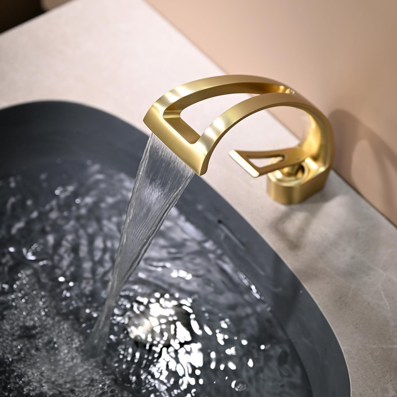 Dripio Wasbakarmatuur Watervalmodel met Eén Hendel Geborsteld Goud Messing