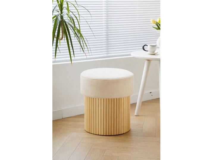 Pouf en velours beige et base en bois