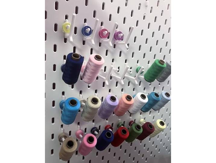 JL House. 25 stuks naaigarenrollen houder haken compatibel met IKEA Skadis gatenwand I SKadis accessoires houder gatplaat garenrollen houder NH01