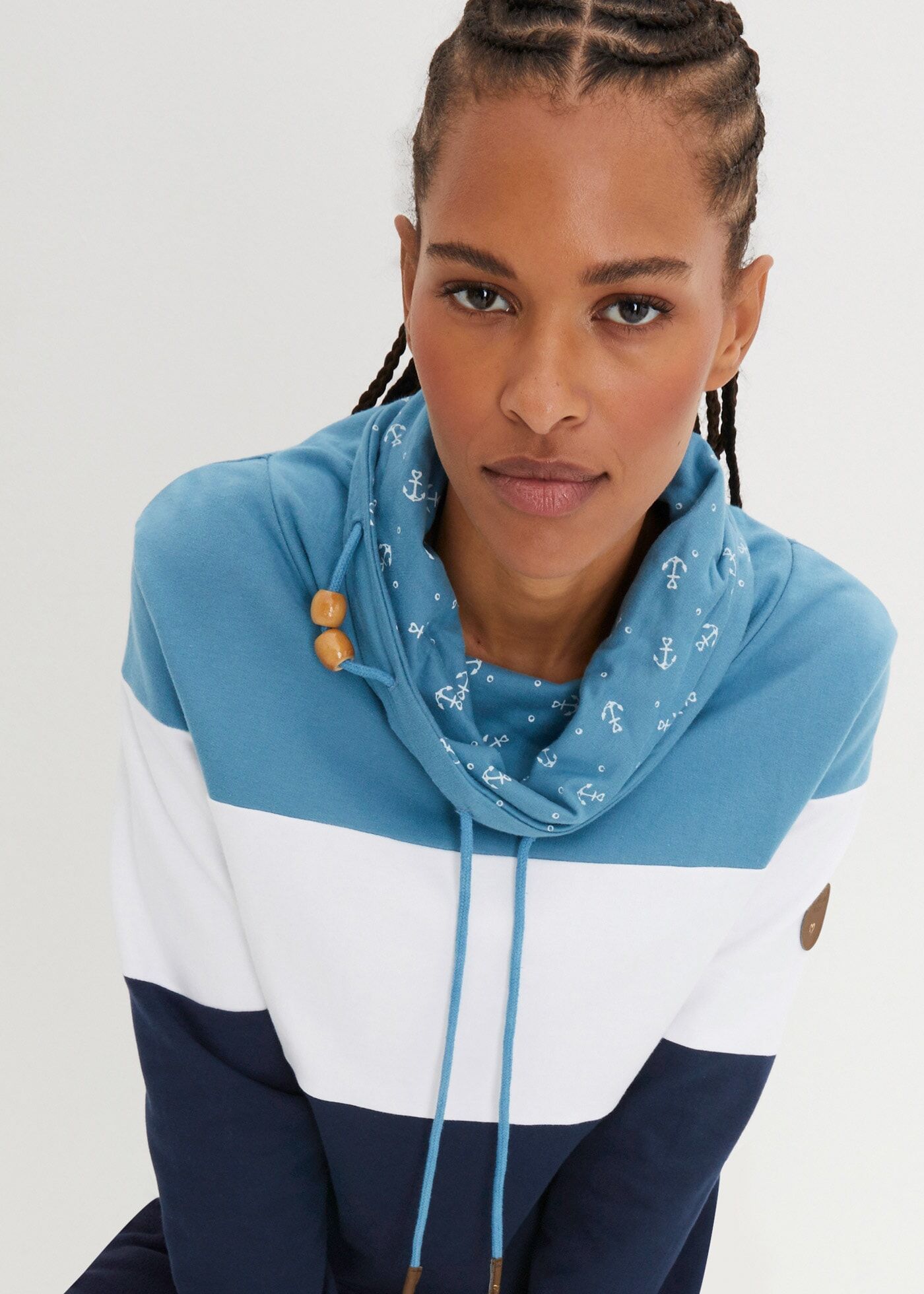 Sweatshirt BONPRIX, Damen, Gr. 48/50 (XL), blau (matt blau, weiß, dunkelblau), Sweatware, Obermaterial: 100% Baumwolle, bedruckt, bequem normal, ohne Ausschnitt, Bündchen, Sweatshirts Sweatshirt, mit voluminösem, bedrucktem Kragen, mit Tunnelzug am Kragen