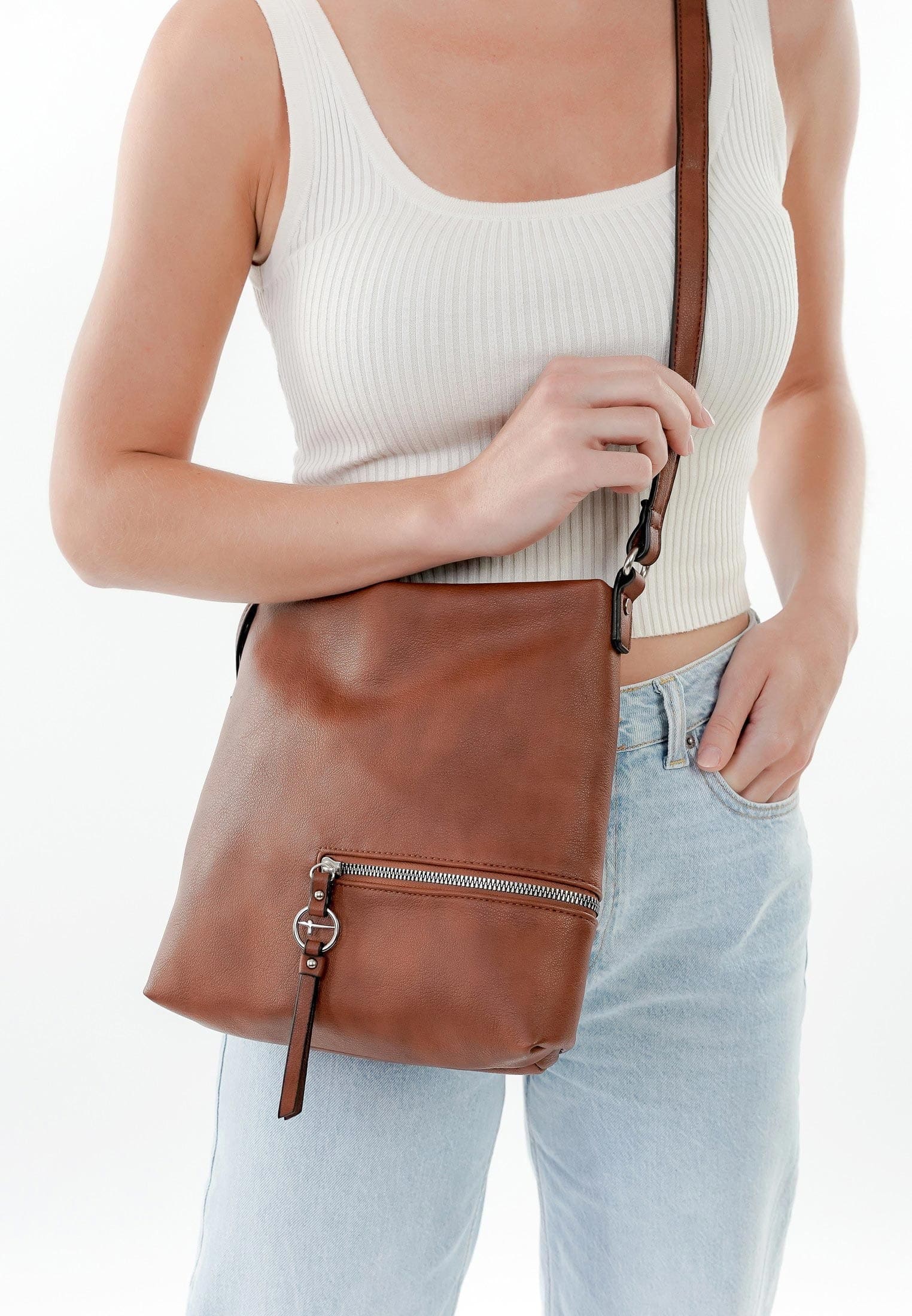 Umhängetasche TAMARIS "Umhängetasche TAS Nele", Damen, Gr. B/H/T: 30cm x 28cm x 6cm 0, braun (cognac 700), Polyester, Taschen Umhängetasche