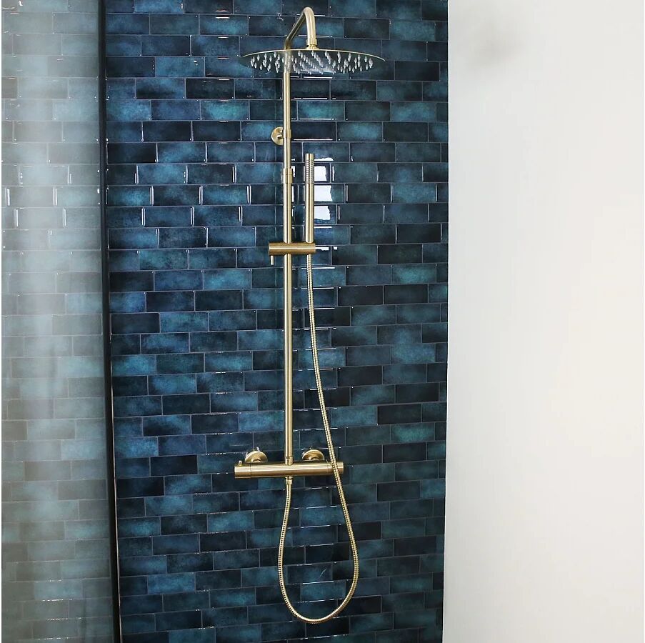 Delice II columna de ducha termostática oro cepillado con cuerpo frío Essebagno