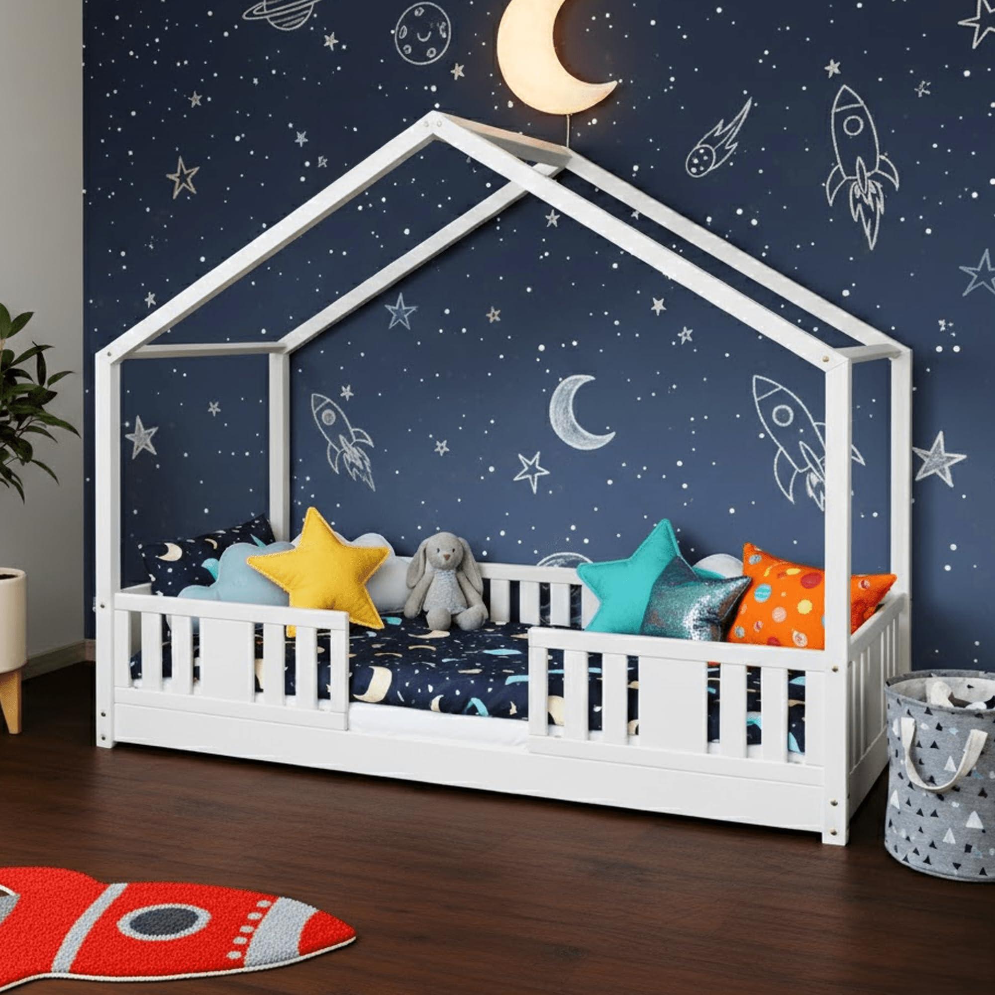 MEBLE WRÓBEL Bodenbett 80x160 cm - Montessori Kinderbett mit Rausfallschutz & Lattenrost - Hausbett aus Kiefer Weiß - Kleinkindbett für Jungen & Mädchen