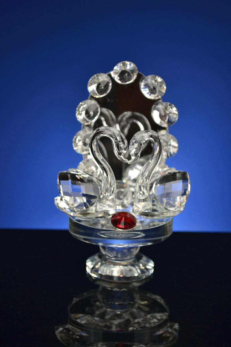 Luxe Kristallen Zwanen op Spiegel met Romantisch en Elegant Design