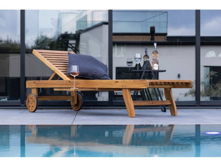 Sonnenliege Olyra - aus Akazienholz mit Rollen - Natur - Luxusbetten24