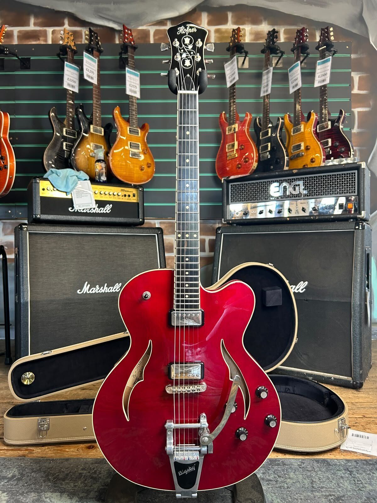 Hofner Verythin HVSC-R Red Semi-Hollow Electric Guitar   red - Refurbished