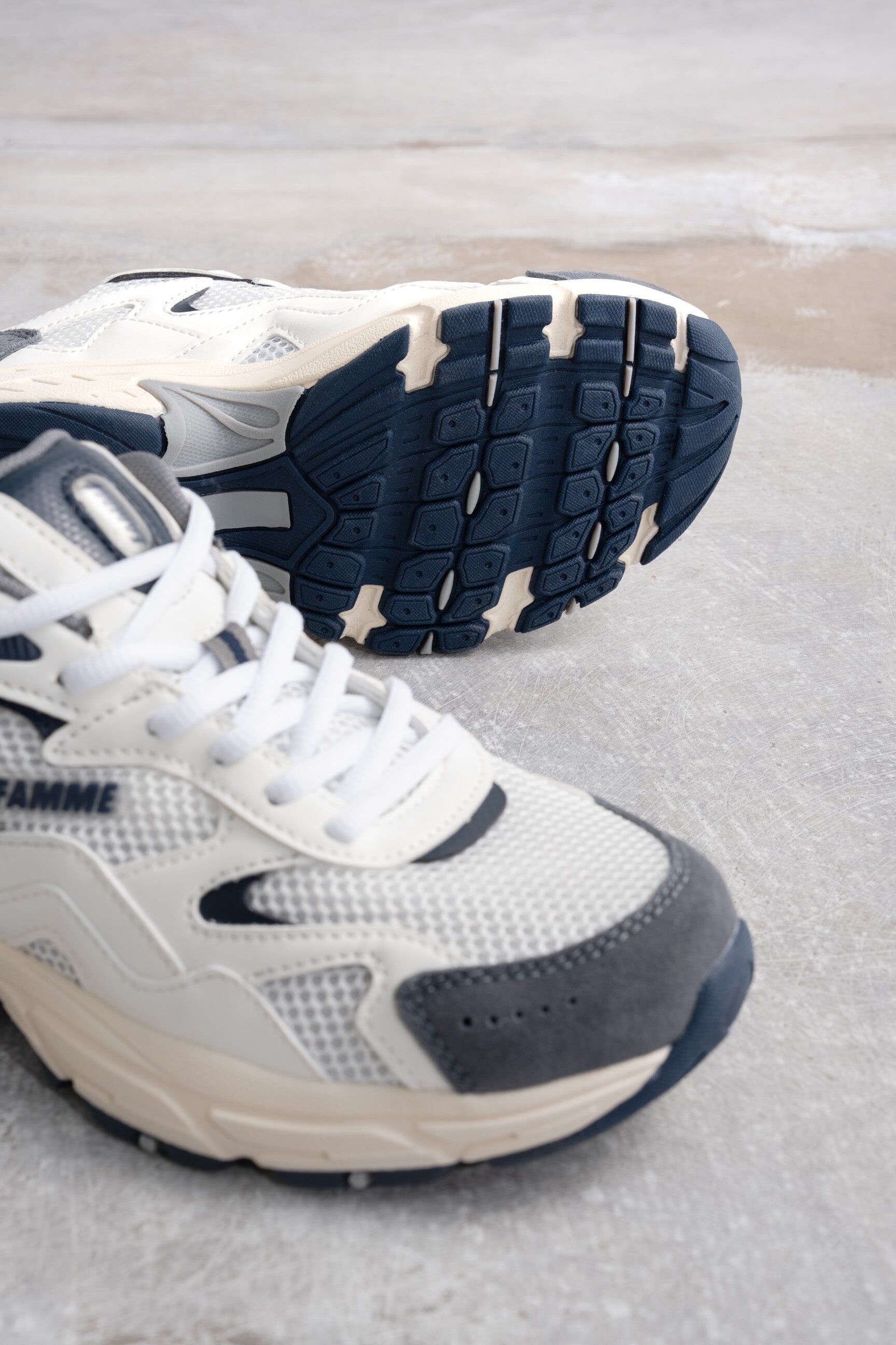 FAMME 90S Trainers White 38