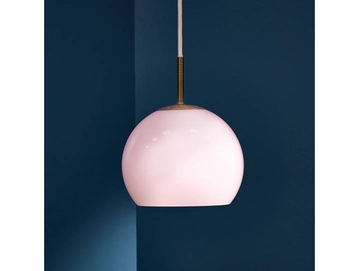 Ball Glass Pendelleuchte Ø18 Opal Rose - Frandsen - Wohnzimmer - Design - Mit Schirm
