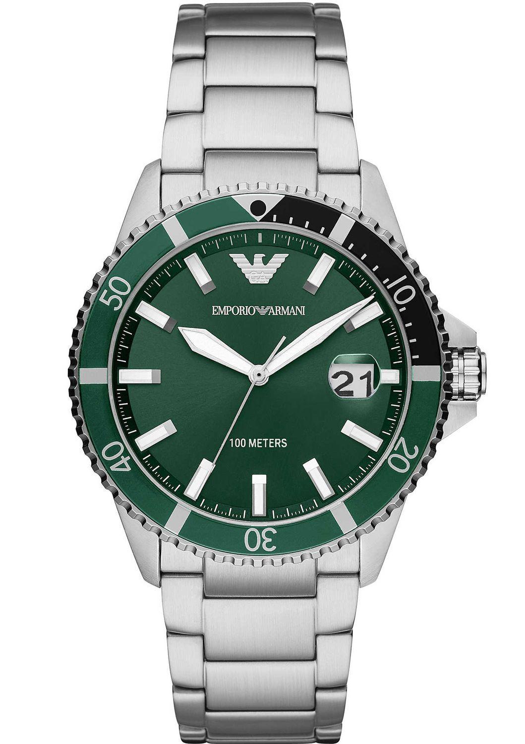 Diese Emporio Armani Diver Analoguhr für Herren ist der perfekte Zeitmesser zum Tragen oder als Geschenk. Es ist Silber 42 mm Runde Gehäuse kombiniert mit dem bequemen Silber Edelstahl Uhrenarmband wird sichergestellt, dass Sie diese atemberaubende Uhr ohne Kompromisse genießen. Die Uhr wird von einem hochwertigen Quarzwerk angetrieben und ist bis zu 10 bar wasserdicht, so dass sie immer ticken wi