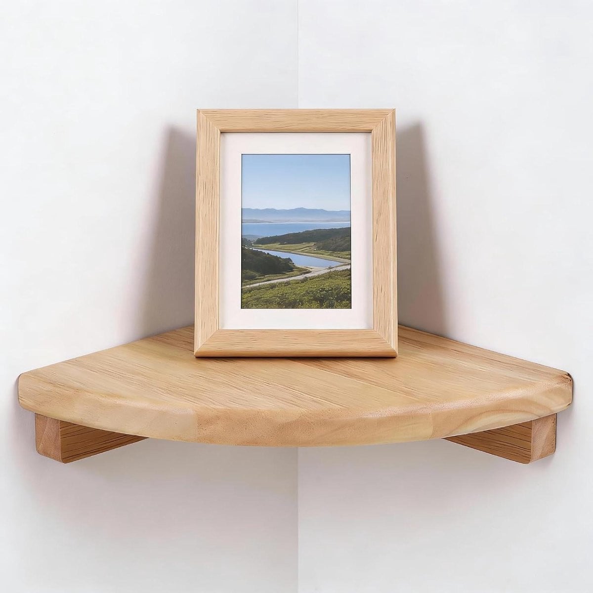 Massief houten hoekplank voor aan de wand in licht houtkleur