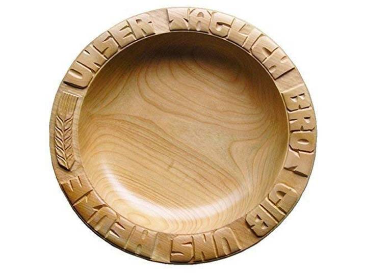 CleanPrince AHORN 28-30 cm Brotteller handgeschnitzt, mit eingeschnitztem UNSER TÄGLICH BROT GIB UNS HEUTE, Höhe ca. 4-4,5 cm, Holz Ahornholz Holzteller MADE IN GERMANY