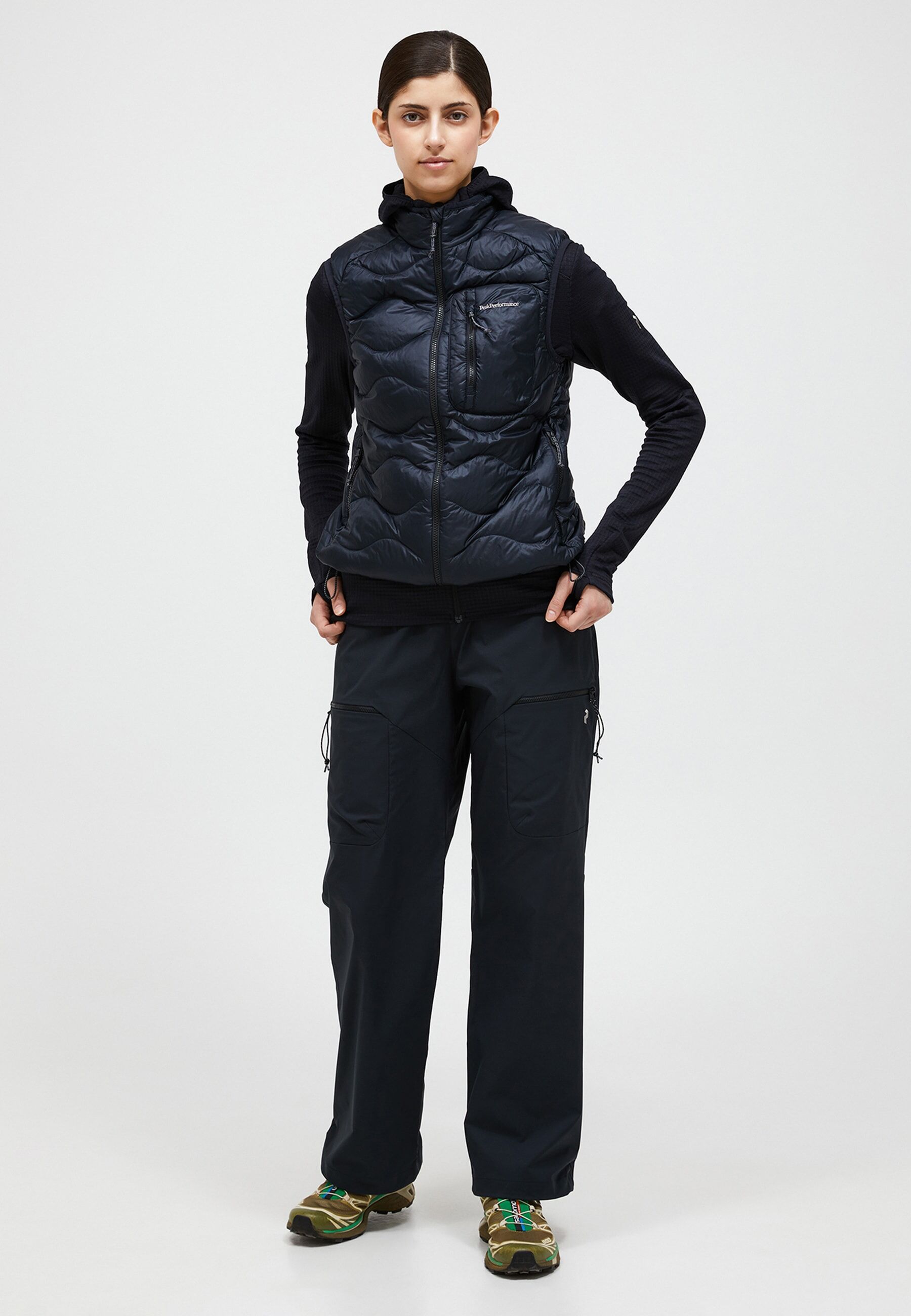 Peak Performance "W Helium Utility Down Vest" mit dezenten Farbdetails