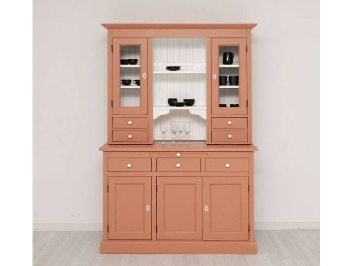 Buffetschrank im Landhausstil in modernem Beigerot und Weiß