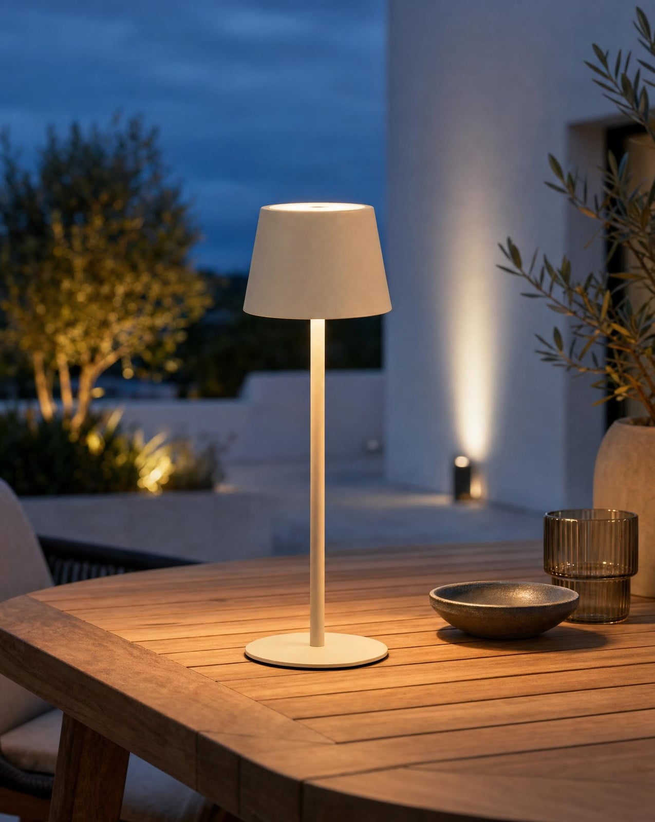 Northpoint LED-accu-tafellamp met accentverlichting, geschikt voor tuin en terras