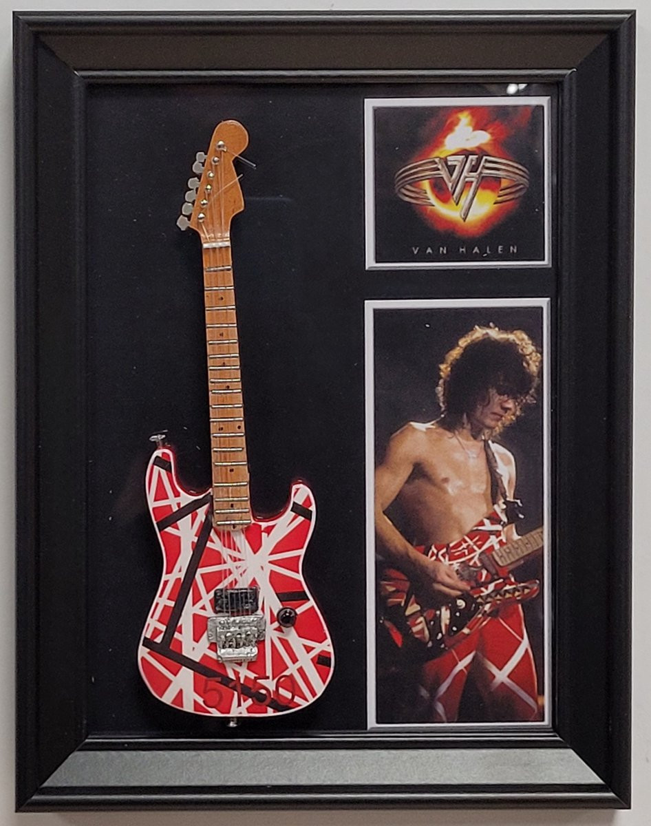 Van Halen Miniatuur Gitaar met Lijst Wanddecoratie 20 x 15 cm