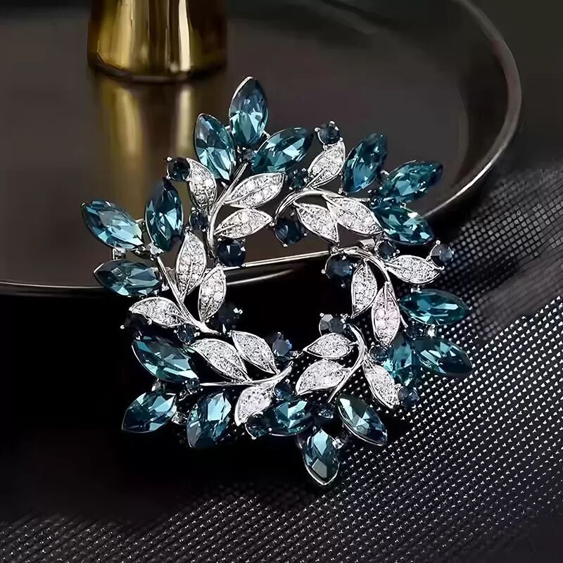 INF Exquisite Blumenbrosche - Vintage-inspiriertes Design Grau