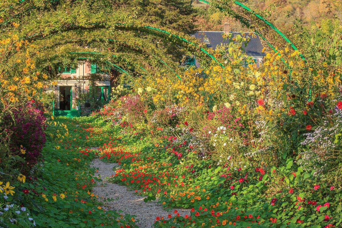 Fototapete PAPERMOON "MONETS GARTEN-GIVERNY BLUMEN ALLEE PERGOLA KÜNSTLER WEG", bunt, B:2,5m L:1,86m, Vlies, Tapeten, Fototapete bunt B/L: 2,5m x 1,86m, Bahnen: 5 Stk.
