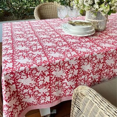 Decor Mantra Red and White Christmas Tablecloth- Rectangular Carmen