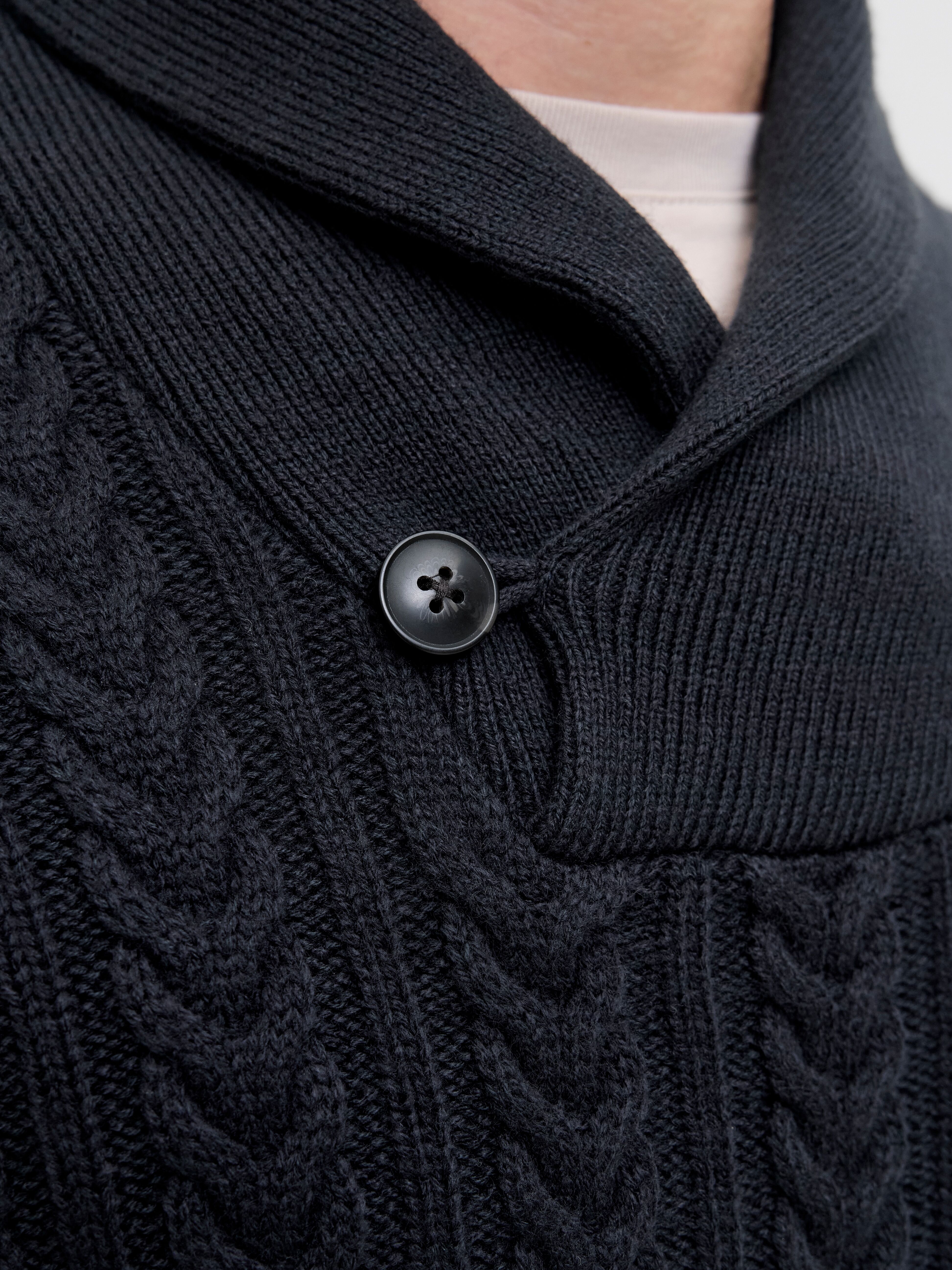 Strickpullover JACK & JONES "JPRBLUSEAN KNIT CABLE SHAWL NECK", Herren, Gr. S, schwarz (schwarz navy), Strick, Obermaterial: 57% Polyacryl, 43% Baumwolle, unifarben, regular fit normal, Rippbündchen, Pullover Strickpullover schwarz navy S