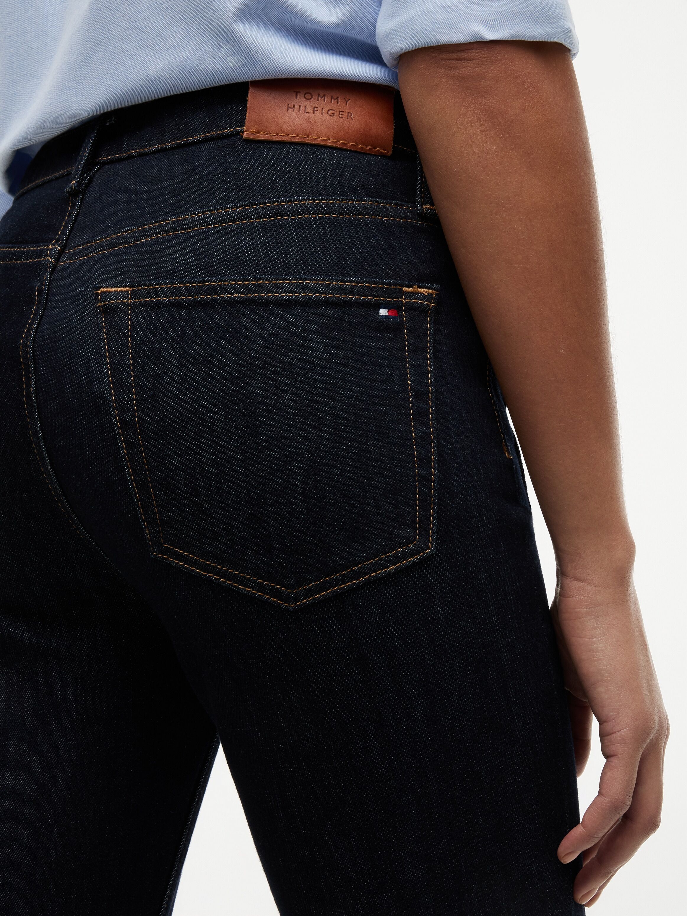 Bootcut-Jeans TOMMY HILFIGER "DNM RINSE BOOTCUT RW", Damen, Gr. 28, Länge 32, blau (rinse), Denim/Jeans, Obermaterial: 99% Baumwolle, 1% Elasthan, unifarben, regular fit, Jeans Bootcut-Jeans rinse 28, Länge 32