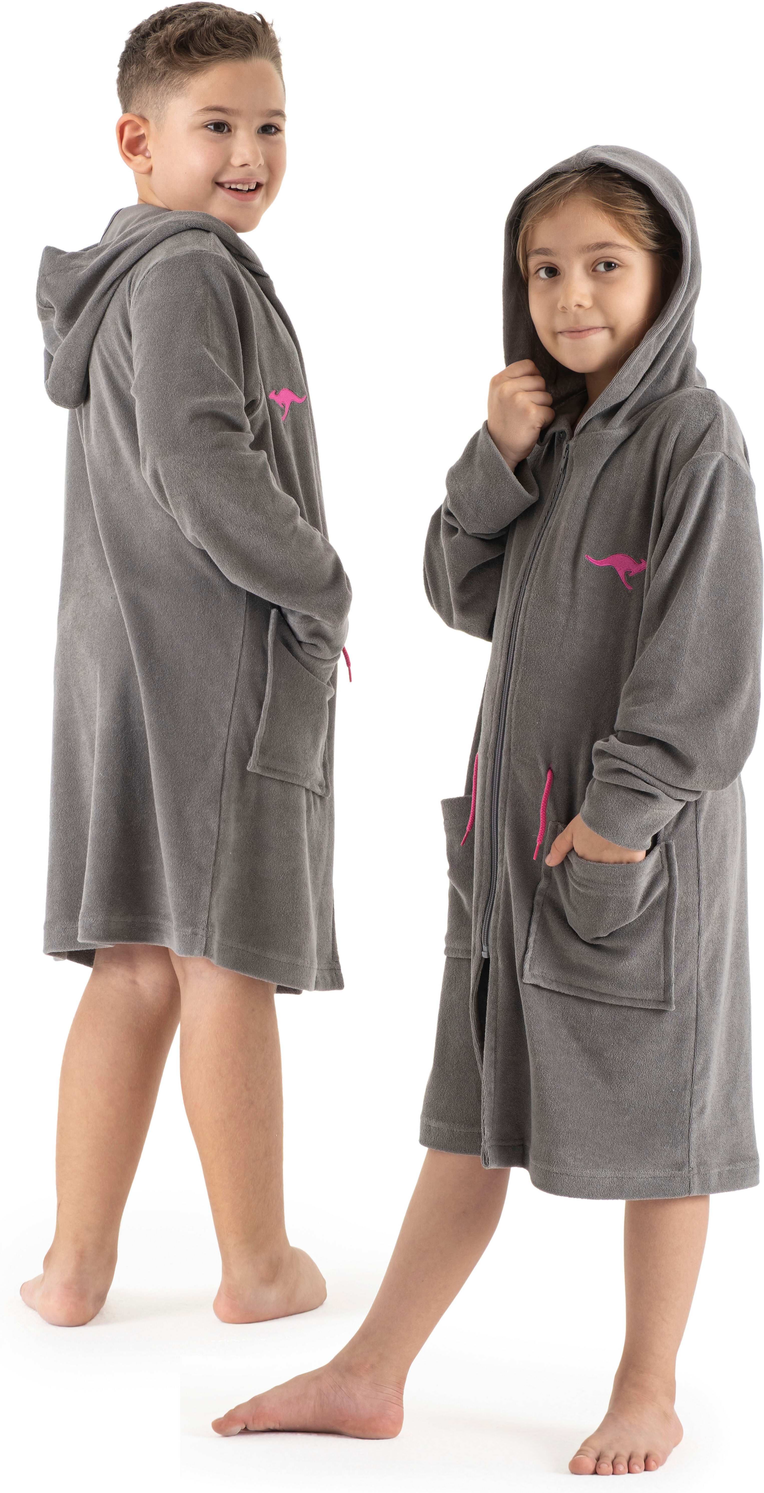 Kinderbademantel KANGAROOS "Kira, Ideal für Zuhause, Schwimmbad oder im Urlaub" Gr. 104, grau, 104, Leichtfrottier, Hausmäntel, Kinderbademantel, modernen, sportliches Design, leuchtenden Akzenten grau 104