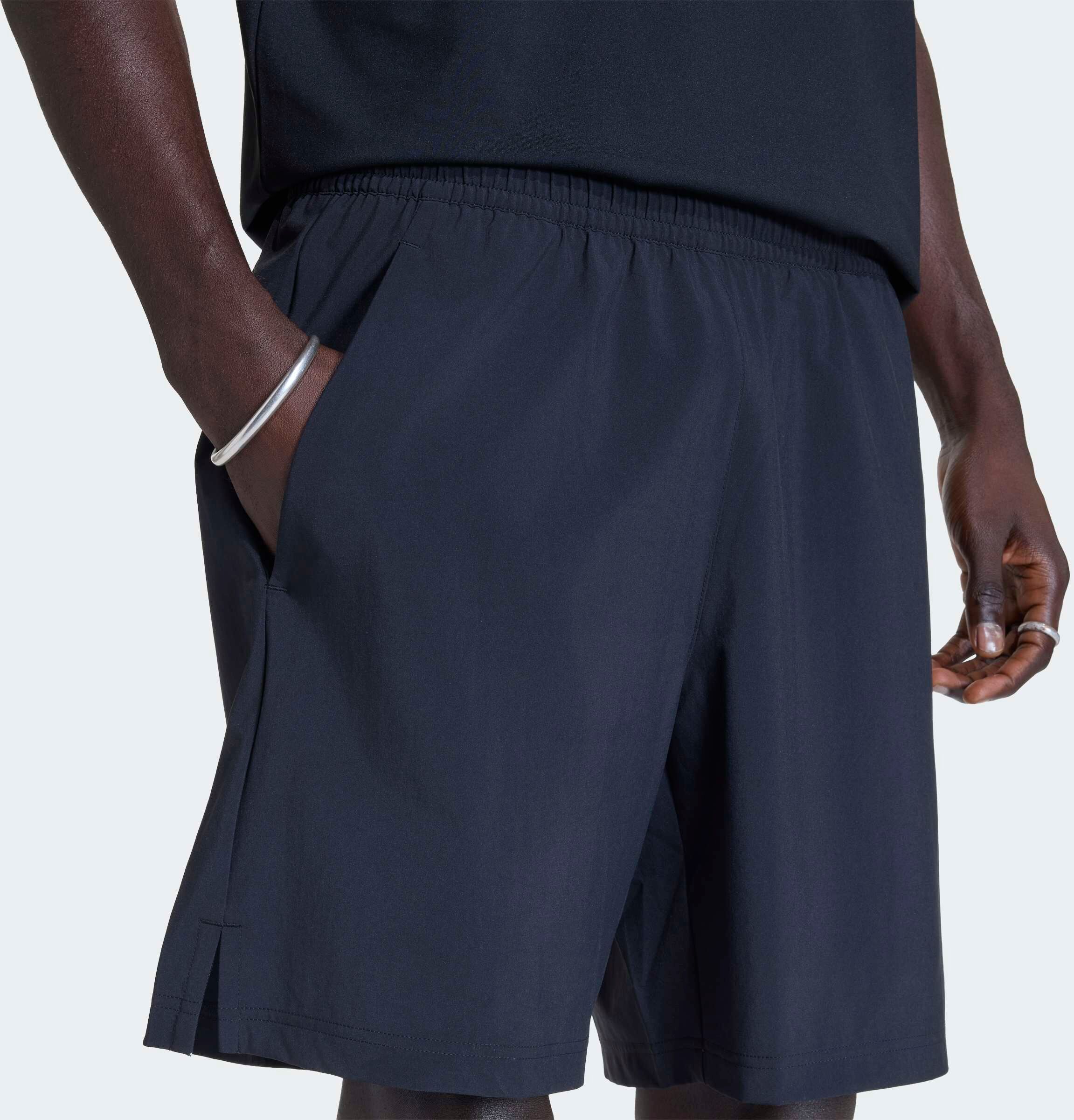 Shorts ADIDAS ORIGINALS "TECH TREFOIL ESSENTIALS POLYESTER", Herren, Gr. L, N-Gr, schwarz (schwarz, normal, gr.), Obermaterial: 87% Polyester, 13% Elasthan, Hosen Shorts, mit klarer Silhouette, atmungsaktives Material schwarz, normal, gr. L, N-Gr