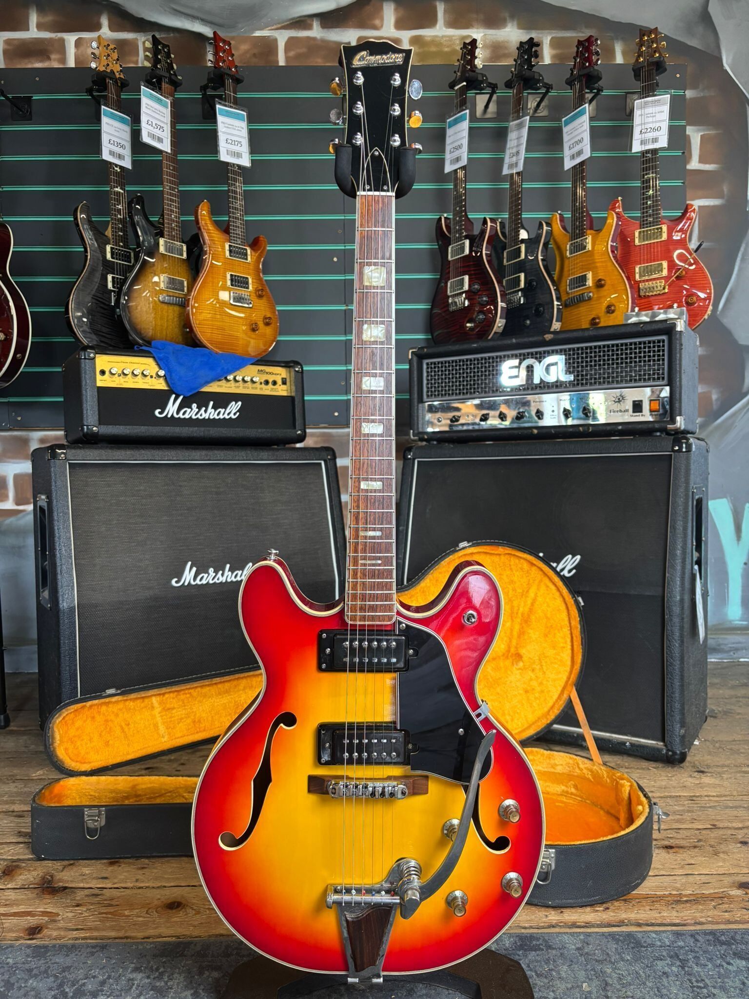 Commodore N25 semi-hollow 1972 Japanese vintage electric guitar   Vintage - Refurbished