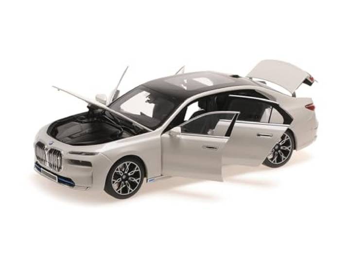 Minichamps 110023200 - i7 White Metallic 2022 - maßstab 1/18 - Modellauto