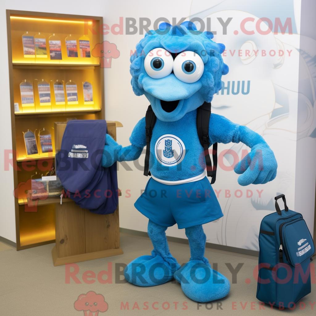 Maskottchenfigur REDBROKOLY eines blau frittierten Calamari bekleidet mit Laufshorts und Aktentasche