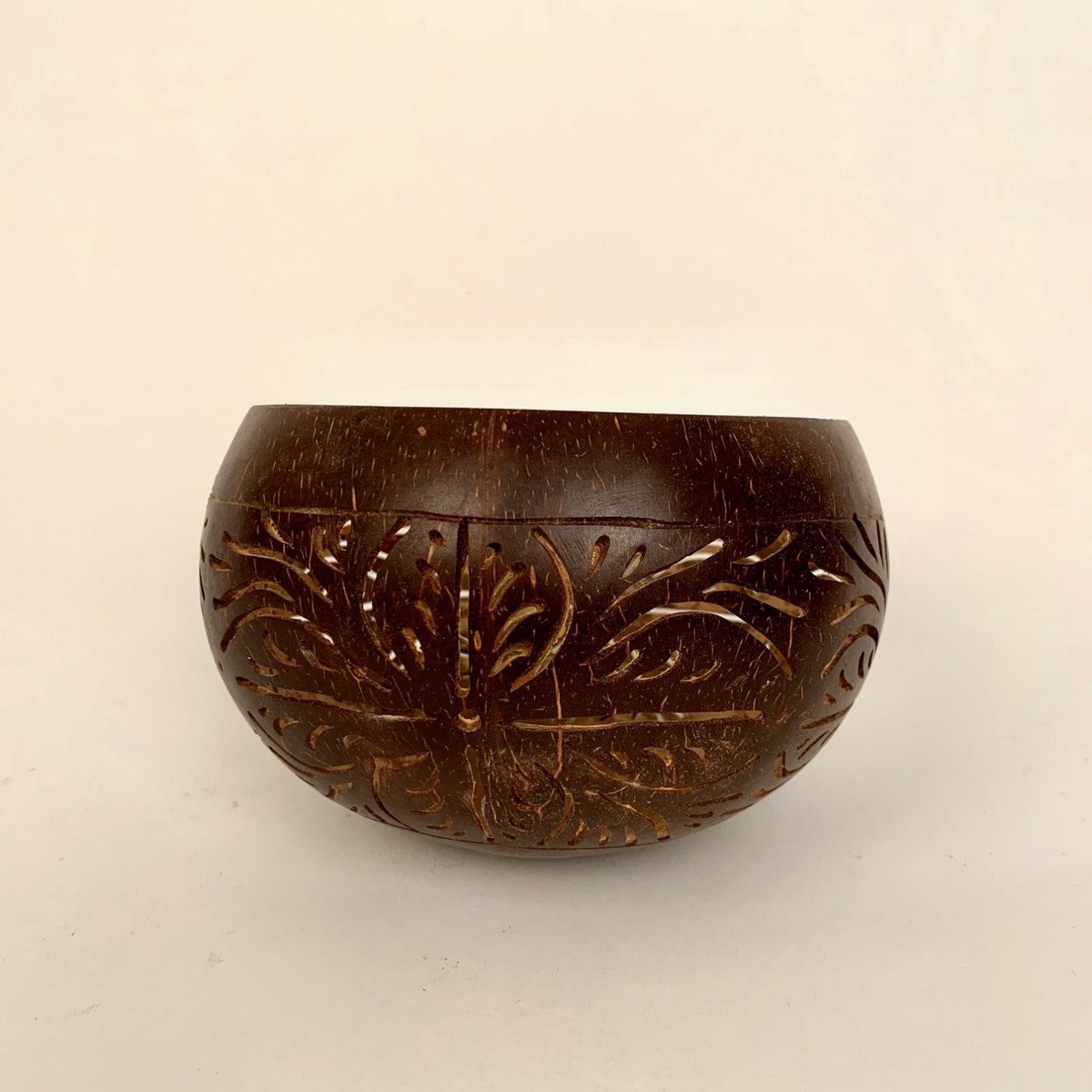 Kokosnoot waxinelicht houder met lijnenpatroon, hoogte: 15 cm