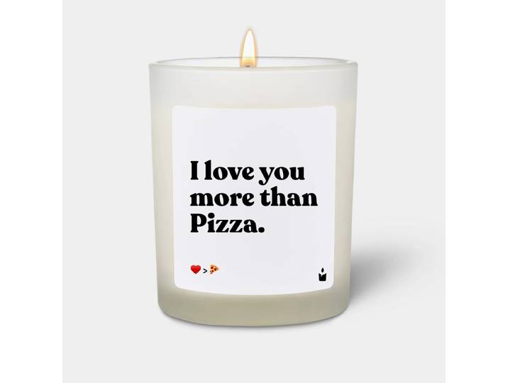 Duftkerze Weiss Woody I love you more than Pizza.