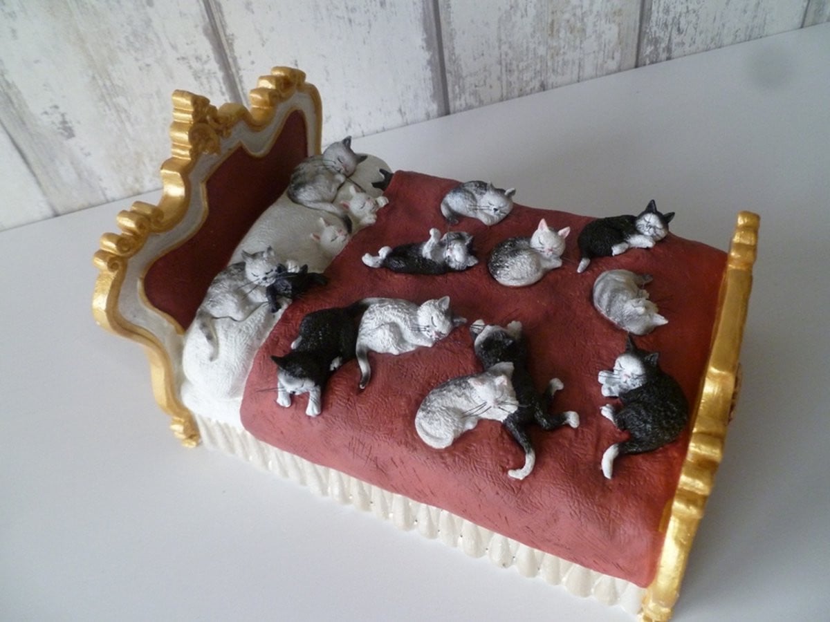 Parastone Albert Dubout kattenbeeldje Katten op bed voor op tafel