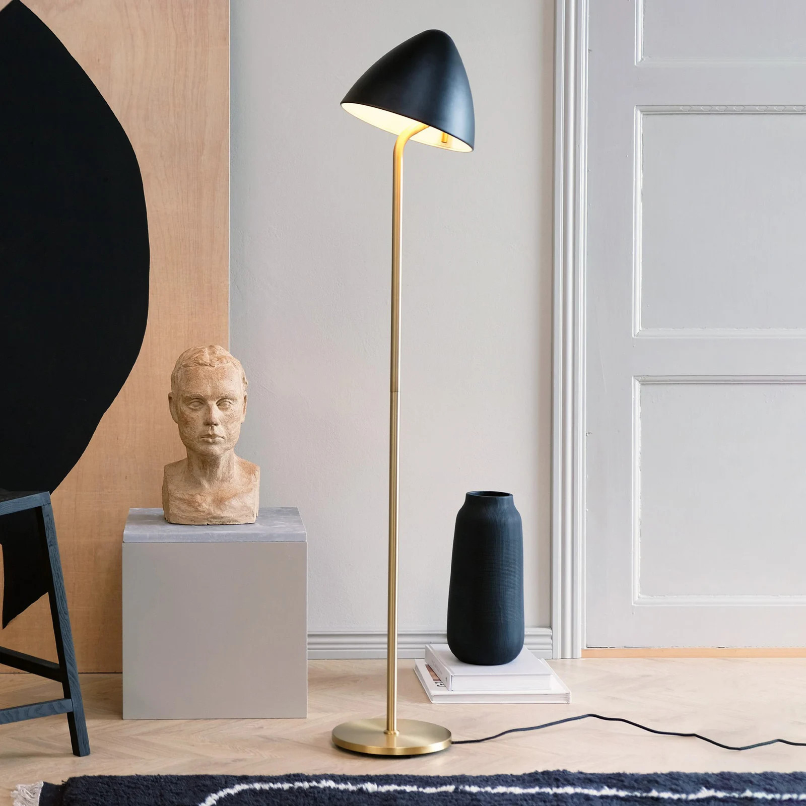 Dyberg Larsen Oulu vloerlamp zwart/messing met lampenkap