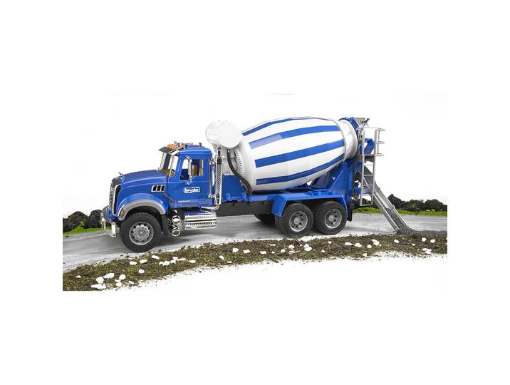 CAMION TOUPIE A BETON MACK