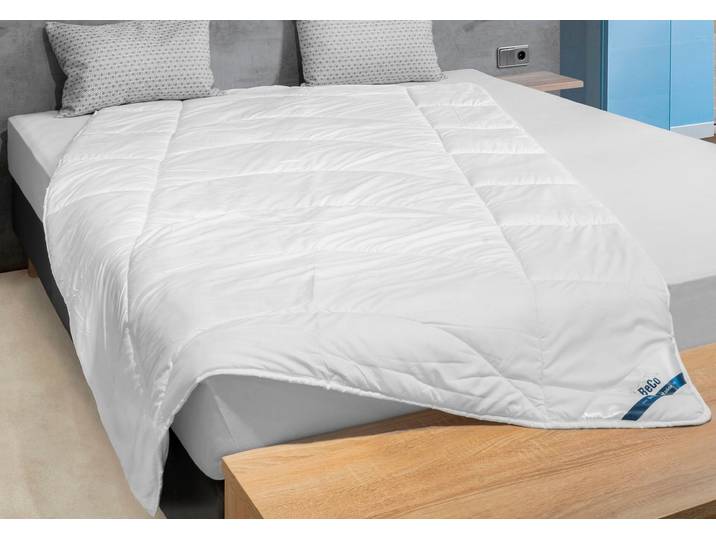 Kunstfaserbettdecke BECO Gregor, Bettdecken für Sommer und Winter, Ganzjahresdecke , weiss (weiß), B:200cm L:200cm, Bezug: 100% Polyester. Füllung: 100% Polyester, Bettdecken, Kunstfaserbettdecke, Bettdecke 135x200cm, allergiker geeignet (Hausstauballergiker)