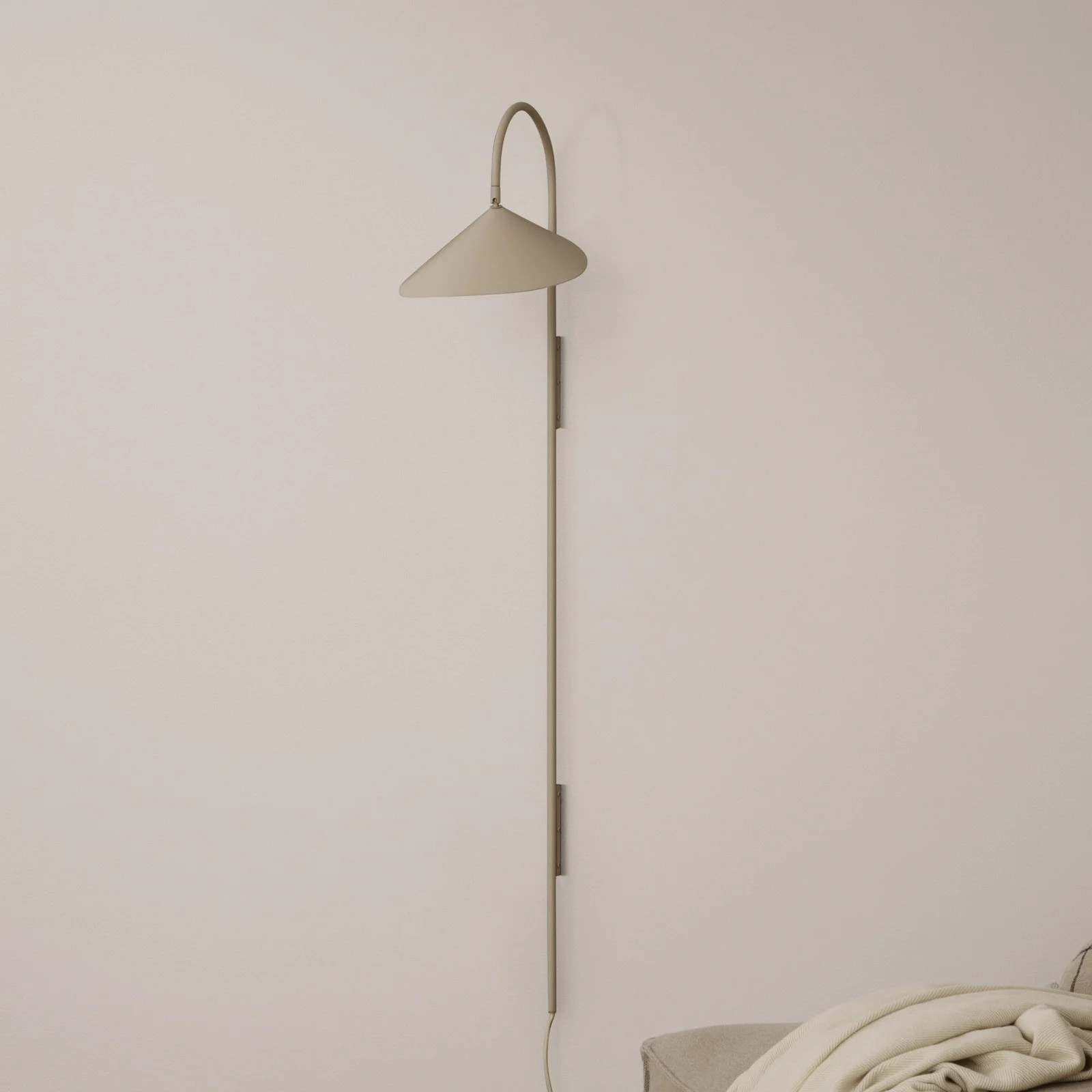 Ferm Living Arum Swivel Tall wandlamp - Beige - Metaal