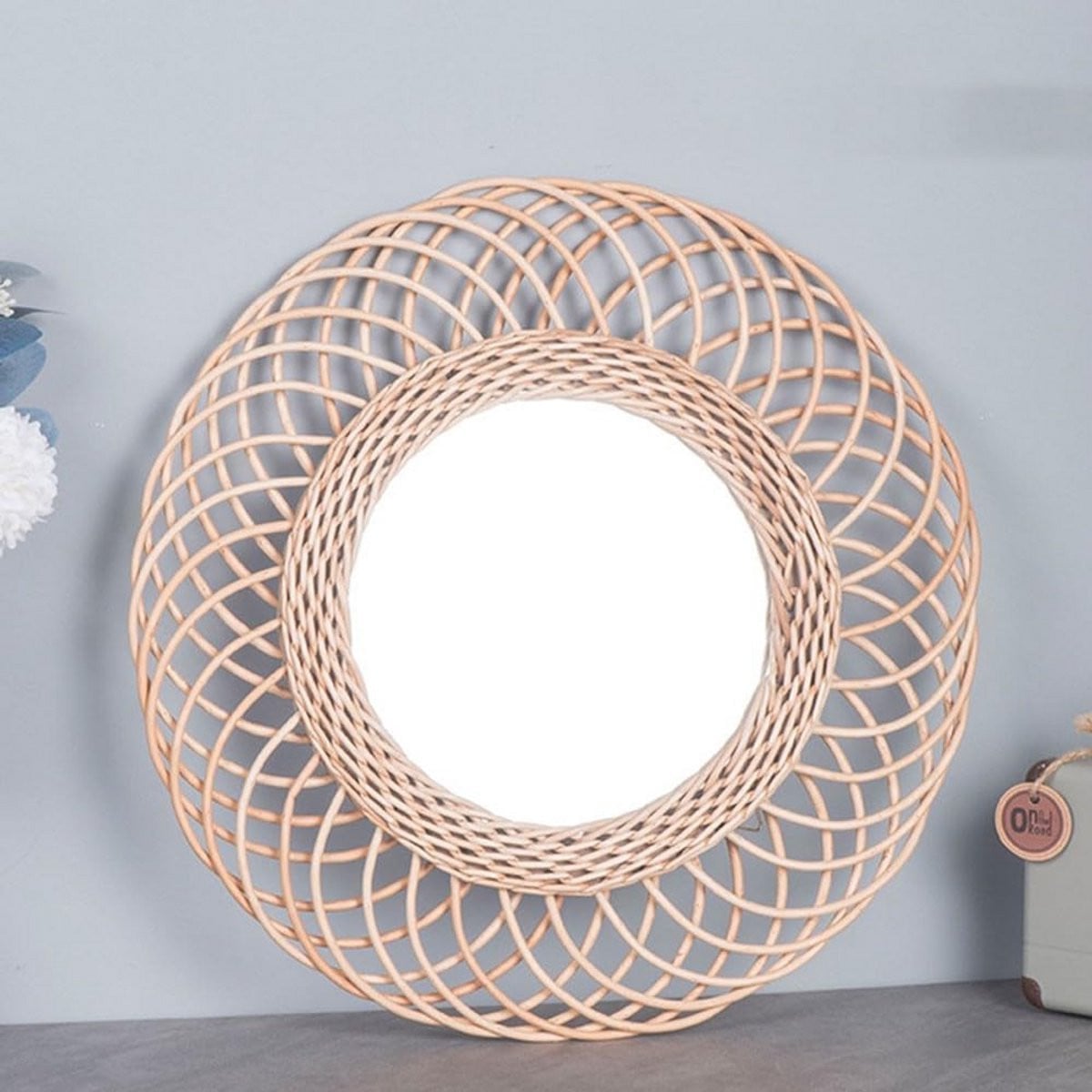 Decoratieve Ronde Houten Wandspiegel met Rotan Lijst voor Boho Interieur