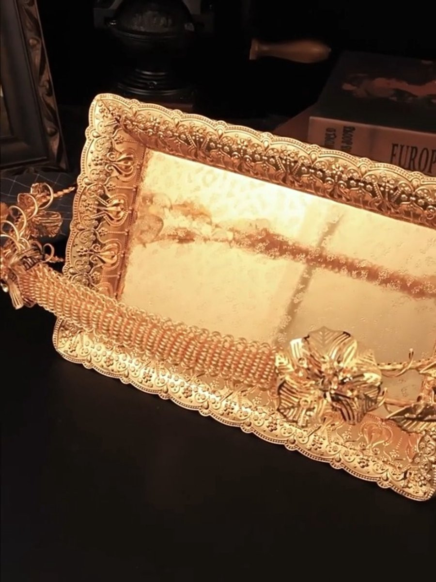 Elegante metalen koffieblad in vintage stijl voor thuis of café
