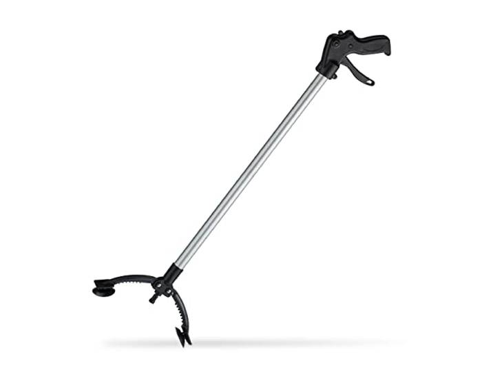 Relaxdays Pince de préhension\, Outil de ramassage\, pour Personnes âgées\, Aluminium\, Plastique\, 88 cm\, Noir/argenté
