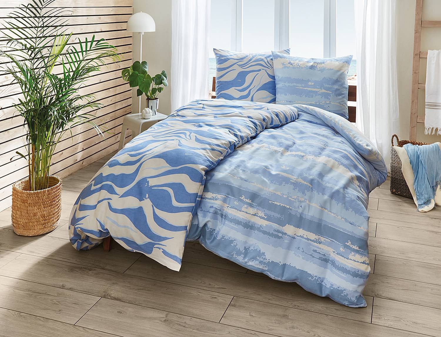 home24 Ballade Mako-satijnen beddengoed blauw/crèmekleurig, 155 x 220 cm