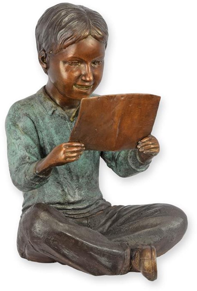 Bronzen sculptuur Lezende jongen met een hoogte van 32 cm
