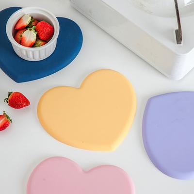 Multisell Products Hub Thicker Drink Cup Coasters, Heat Resistant Silicone Mat, Non slip Heart shaped Placemat, Kitchen Table Holder white
