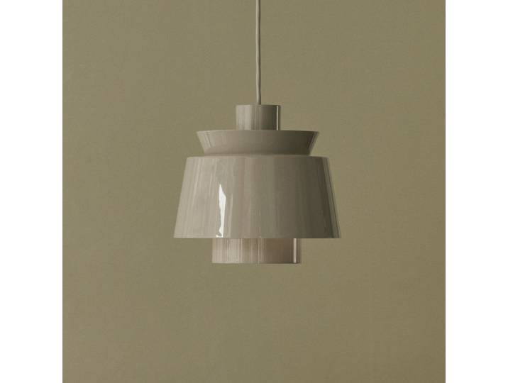Utzon JU1 Hängeleuchte, Ø 22 cm, grau-beige - &TRADITION - Wohnzimmer - Design - Metall - Mit Schirm