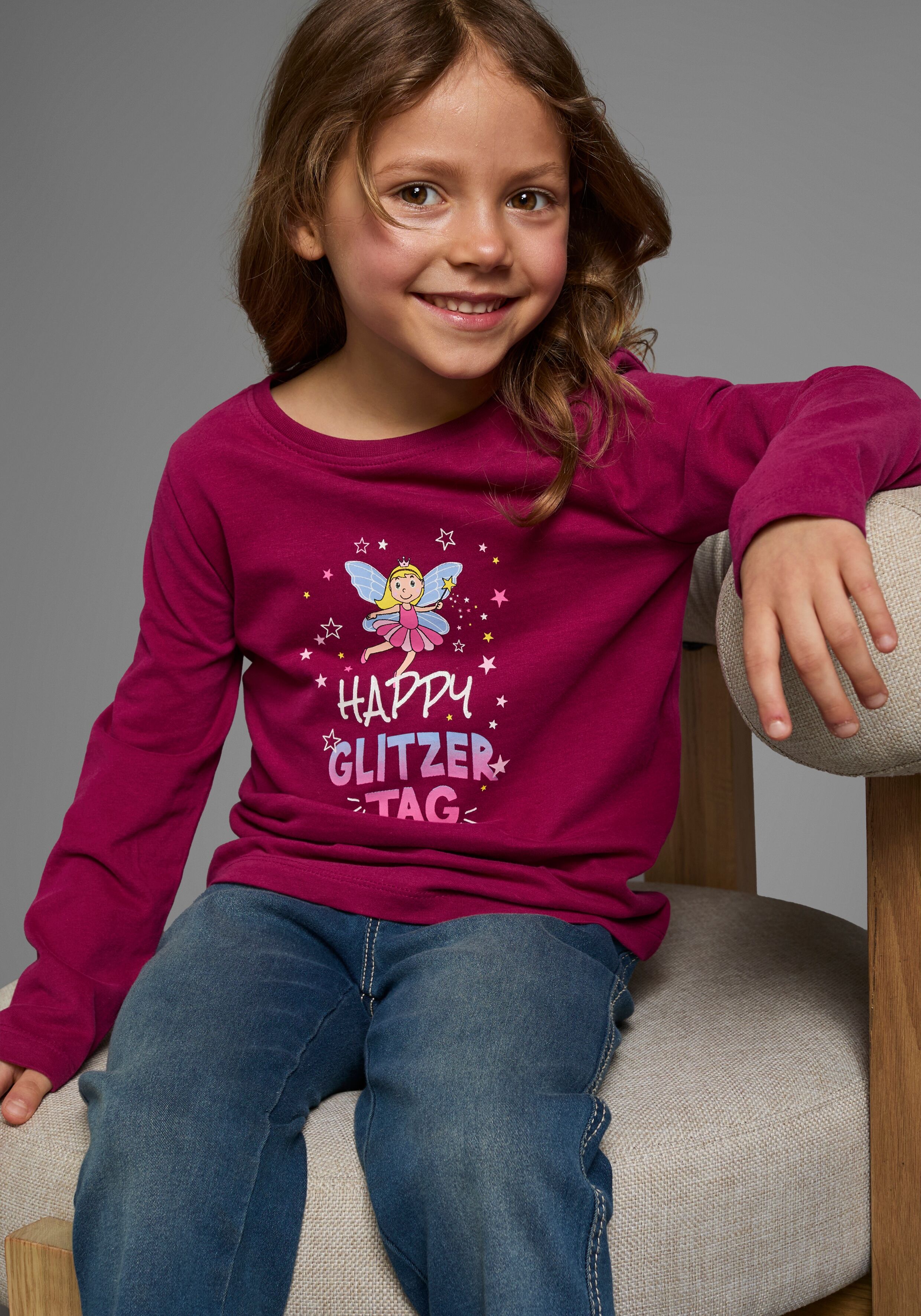 Langarmshirt KIDSWORLD "Mit Spruch: Happy Glitzer Tag", Mädchen, Gr. 128/134, rot (bordeaux), Jersey, Obermaterial: 100% Baumwolle, bedruckt, Basic hüftlang, Rundhals, abgesteppte Kante, Shirts Langarmshirt, Langarm, hüftlange Passform, Rundhalsausschnitt